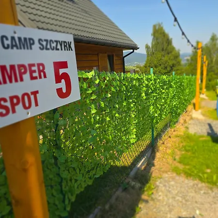 Slow Camp Pod Bieniatka - Namioty&camper Park Szczyrk
