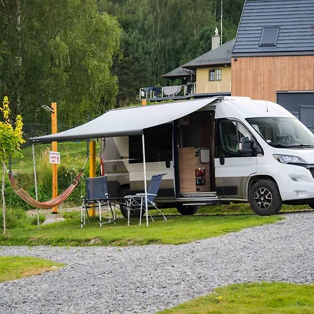 Slow Camp Pod Bieniatka - Namioty&camper Park Szczyrk